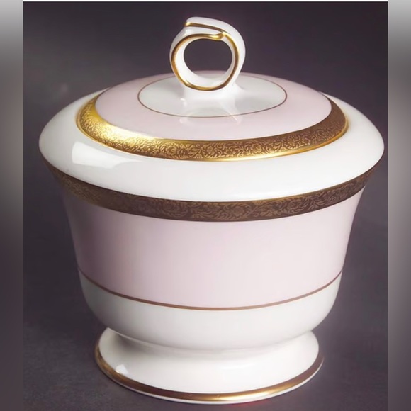 6pc Mary Kay Dinner Set - 40th Year Mary Kay Gold, Barbie Pink, and White. - Picture 6 of 13